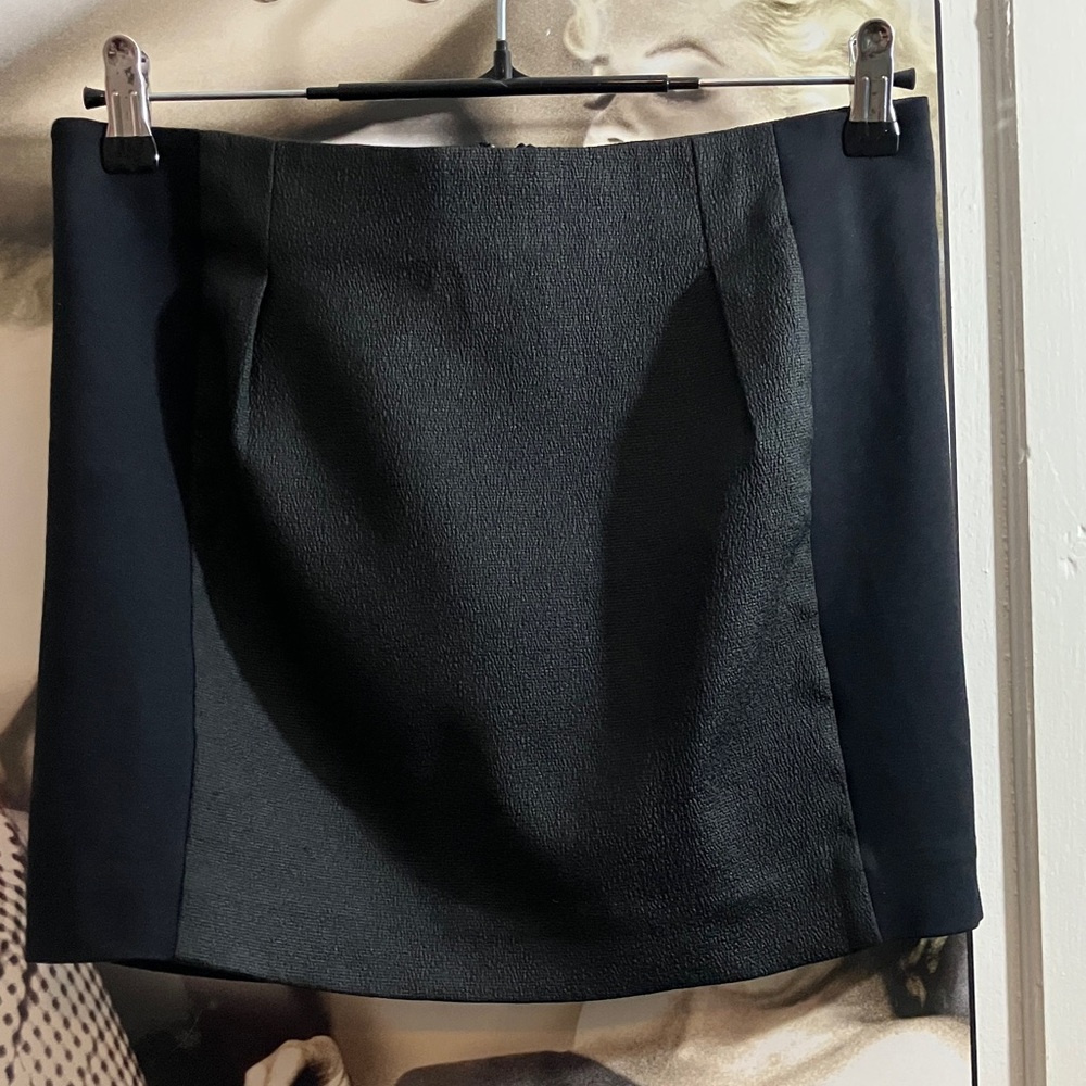 2/55$ ✨Armani Exchange Black mini Skirt size 2